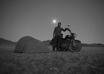 La vuelta al mundo con una cámara y una moto