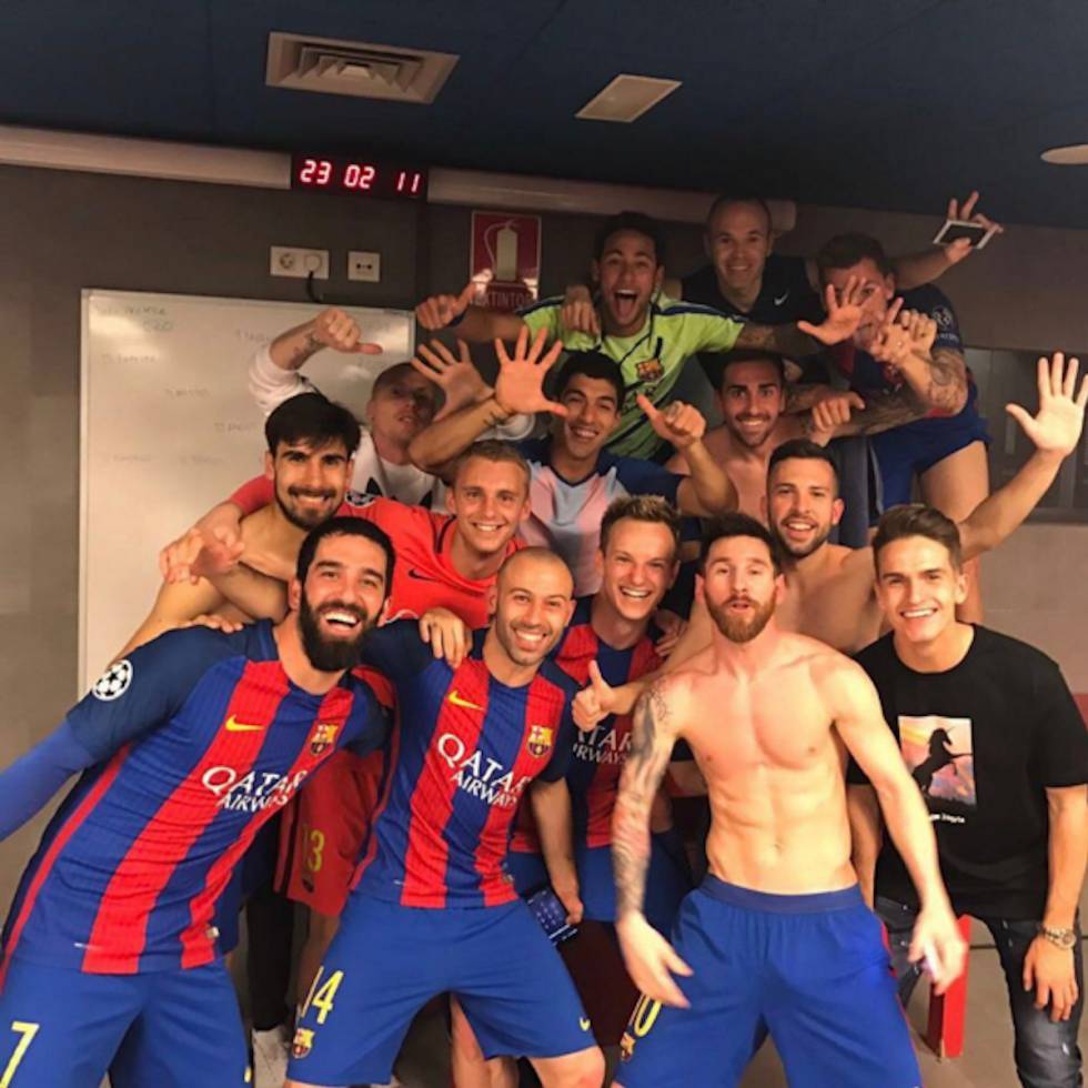 Diez imágenes donde los futbolistas enseñaron más de lo previsto