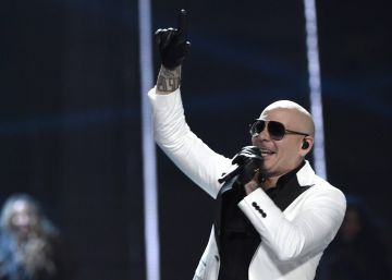 Pitbull cede su avión para evacuar a los enfermos de cáncer de Puerto Rico