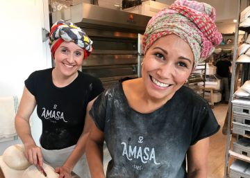 Con las manos en Amasa, grandes panes femeninos