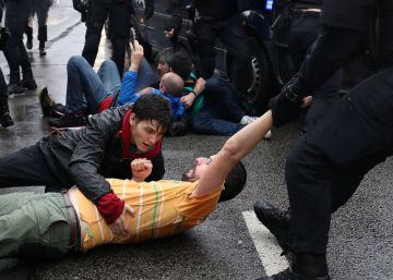 La defensa de los policías pide imputar a votantes del referéndum del 1-O