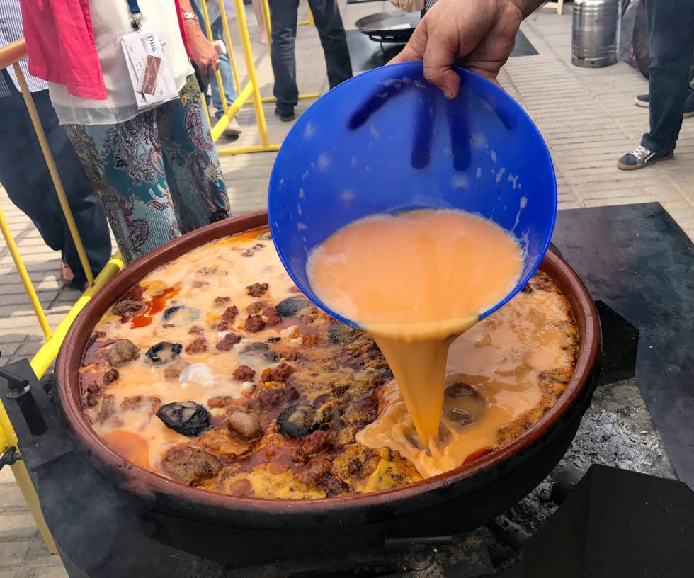 MOMENTO EN EL QUE SE AÑADEN LOS HUEVOS BATIDOS CAPEL