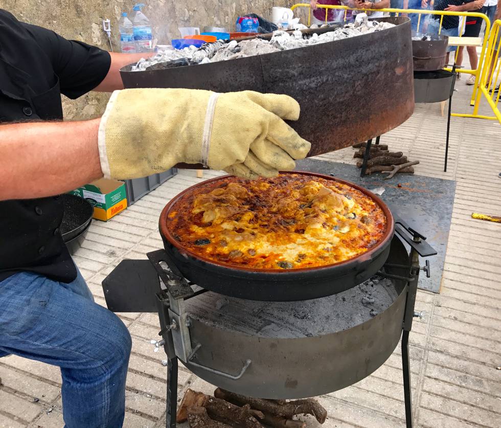 SALVA CASTAÑO LEVANTA LA COSTRERA CAPEL