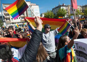Kosovo celebra su primer desfile del Orgullo gay