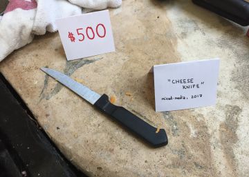 Este chico convierte la basura de su compañero de piso en arte