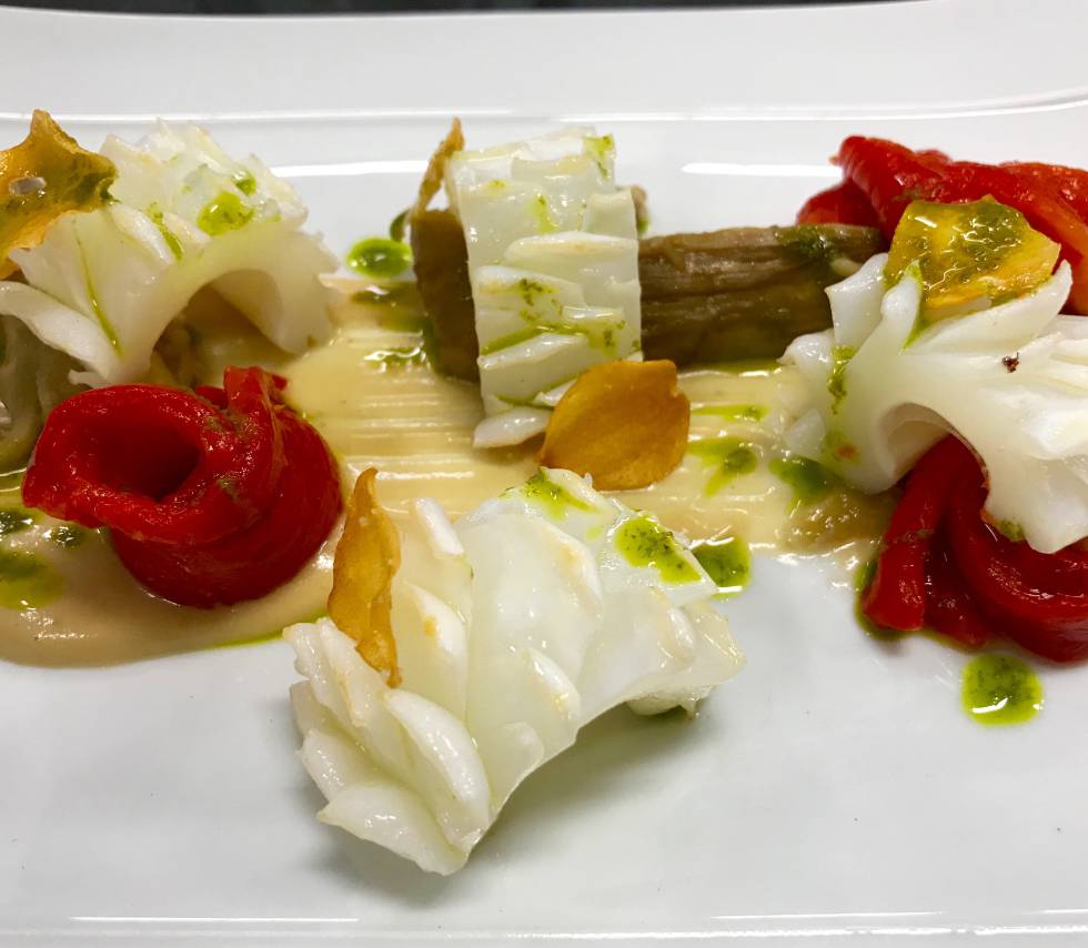 VERDURAS ASADAS SOBRE CREMA DE AJO Y CALAMAR CAPEL