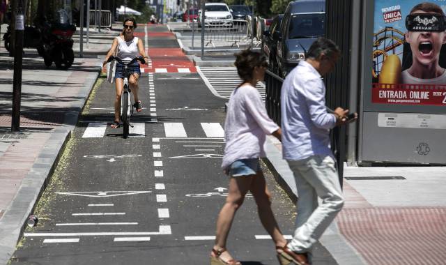 El carril bici de la calle de Santa Engracia.