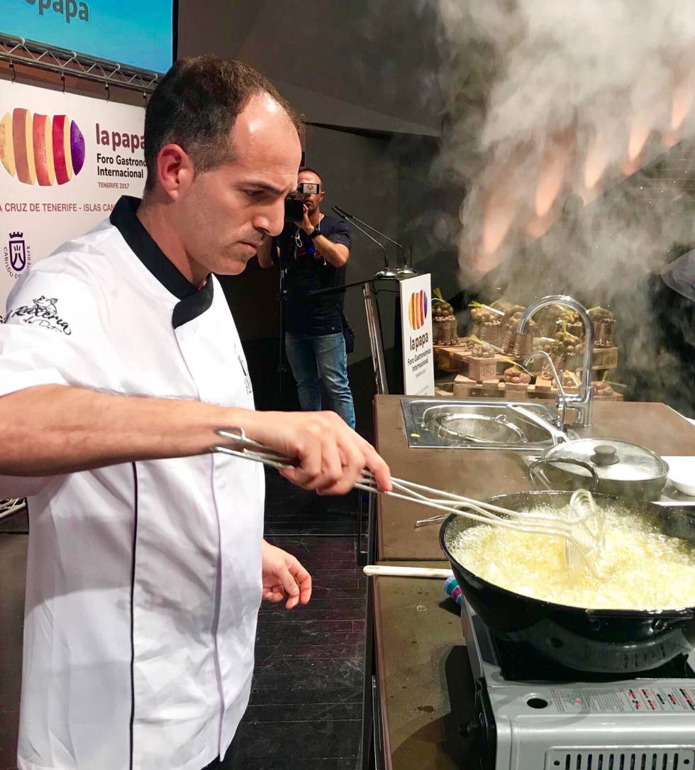 ALBERTO PONTE DEL MESÓN O POTE, EN PLENA FRITURA CAPEL