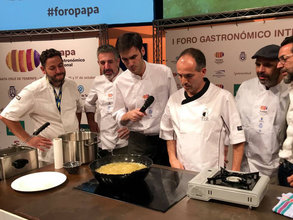 EL JURADO OBSERVANDO LA FRITURA DE ALBERTO PONTE CAPEL