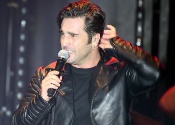 David Bustamente envía extraños mensajes durante un concierto