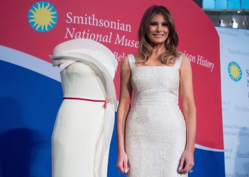 El vestido del baile presidencial de Melania Trump ya está en el museo El vestido del baile presidencial de Melania Trump ya está en el museo