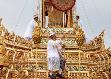 Tailandia despide sobrecogida al verenado rey Bhumibol Adulyadej