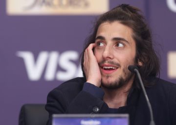Salvador Sobral permanece conectado a un corazón artificial