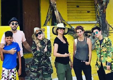 No Rio, Madonna visita o Morro da Providência (e posa entre policiais vestida de camuflagem)
