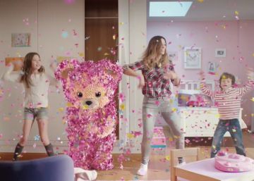 Las diez metamorfosis del Osito Mimosín: de peluche amigable a gigante psicodélico