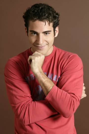 Imagen del actor Miguel Ángel Silvestre en una imagen de la serie 'Sin tetas no hay paraíso', de 2007.