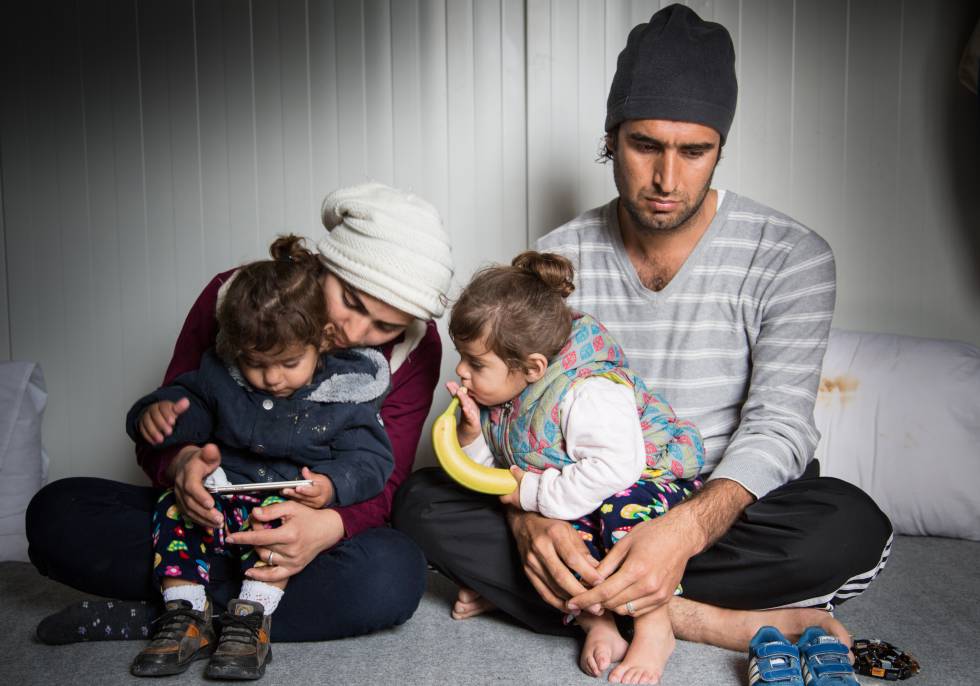 Retrato de Karon, 31 años de edad y procedente de Irak. Él, su esposa y sus dos mellizos están bloqueados en Lesbos desde su llegada el 2 de agosto de 2016.
