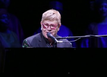 Elton John sube al escenario de ‘El Rey León’ para celebrar los 20 años del musical