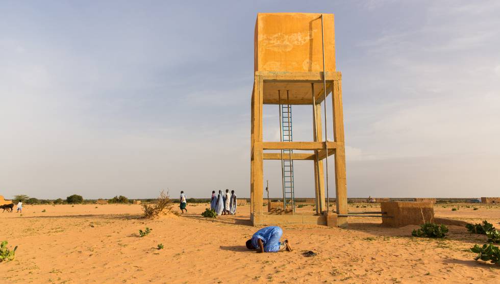 Agua, pan y letrinas: los básicos de todo campo de refugiados autónomo