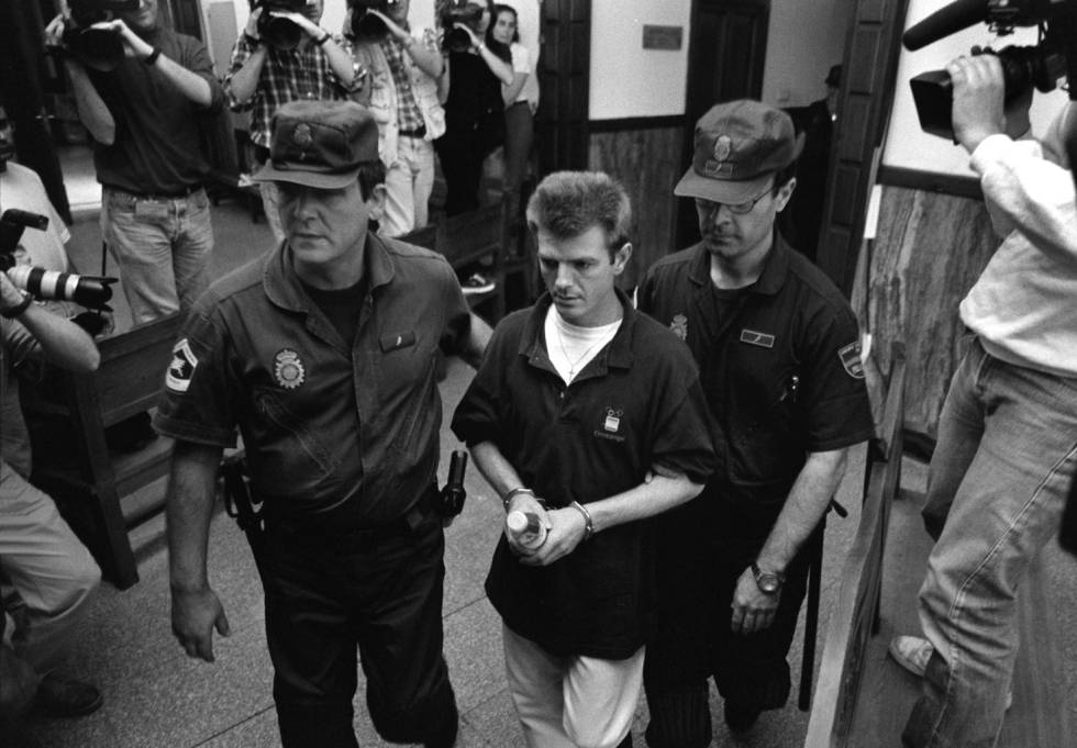 La Audiencia de Valencia condena a Miguel Ricart a 170 años de prisión por el asesinato de las tres niñas de Alcàsser Míriam, Toñi y Desirée.