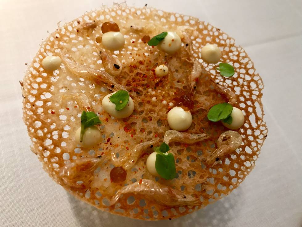 TORTILLITA DE CAMARONES DEL RESTAURANTE CHIRON, IDÉNTICA A LA DE APONIENTE CAPEL