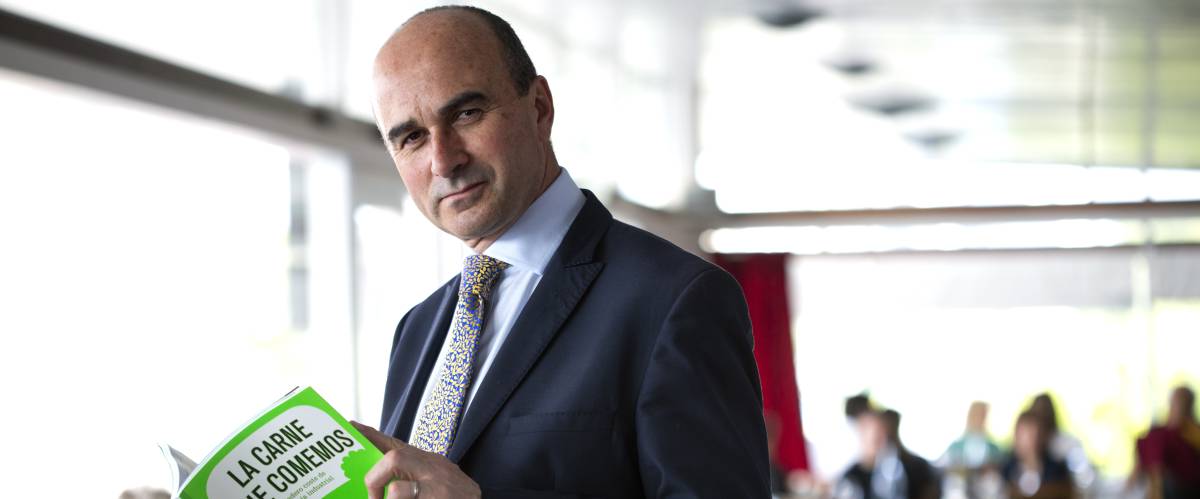 Philip Lymbery: “Necesitamos reducir nuestro consumo de carne y lacteos”