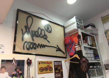 Descubrimos una firma del famoso grafitero Muelle en un mercado de Madrid