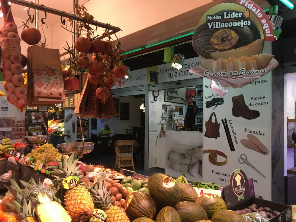 Esta es la zapatería de Carlos en el Mercado de Barceló.