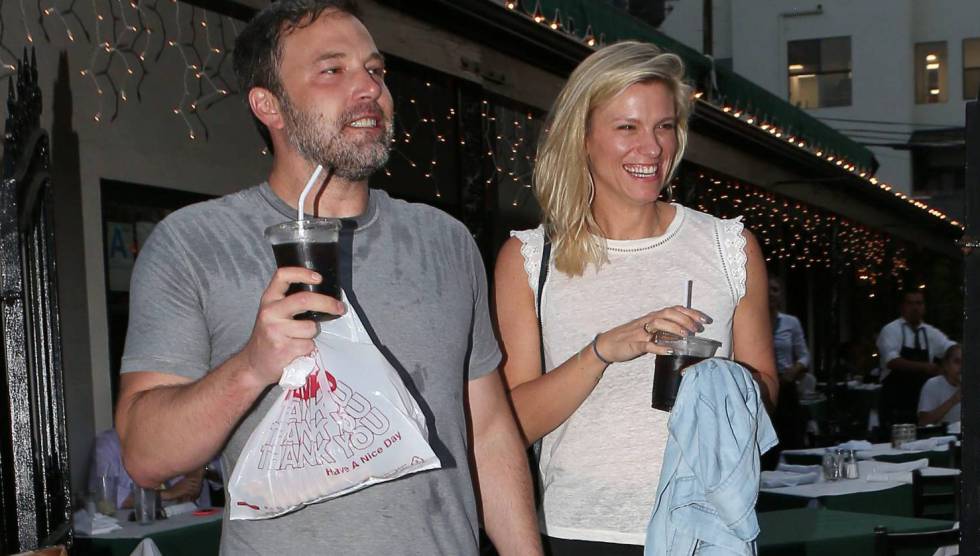Ben Affleck y la productora Lindsay Shooku, el pasado mes de julio.