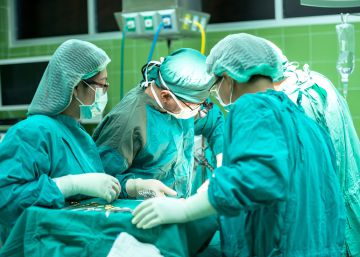 Un quemado integral sobrevive en Francia gracias a un trasplante de piel casi total de su hermano gemelo