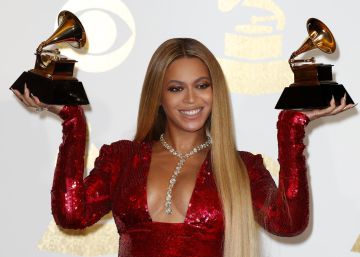 Las cantantes de 70 ganan más que las de 25