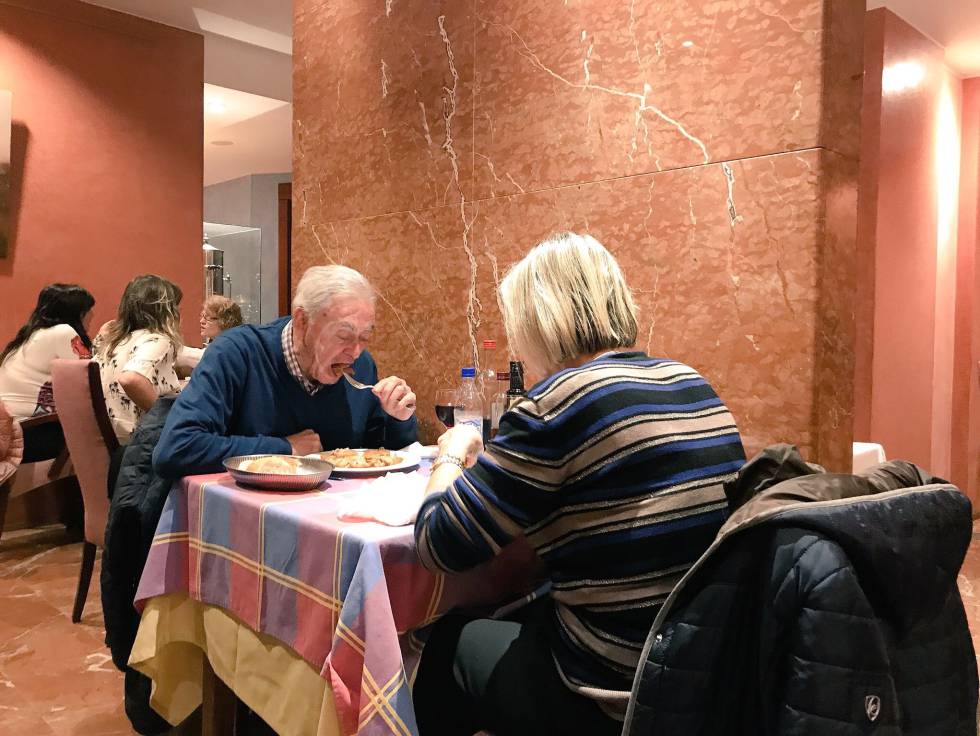 RINCÓN DEL COMEDOR DE CAN ROCA CAPEL