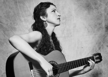 The women tackling the macho world of flamenco guitar