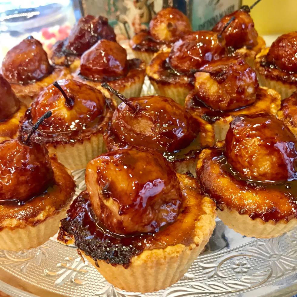 PASTELES DE REQUESÓN Y PERA A LA MIEL CAPEL