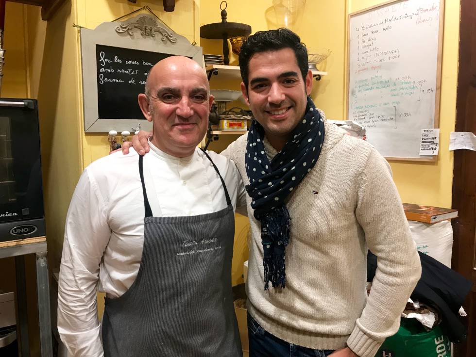 TOMEU ARBONA CON EL COCINERO ANDREU GENESTRA CAPEL