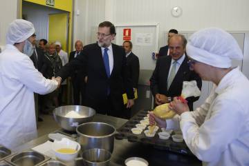 Mariano Rajoy visita el centro I+DEA del grupo alimentario Siro en febrero de 2015
