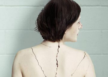 Todos hablan de 'Dark' pero ‘Top of the Lake’ es la serie más inquietante y oscura del año
