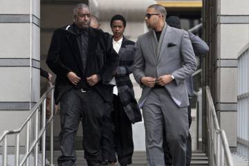 Lauryn Hill a la salida de los juzgados de Nueva Jersey en abril de 2013. Fue condenada a tres meses de cárcel por impagos con Hacienda.