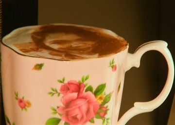 Llega el 'selfieccino', el café estampado con la cara del cliente