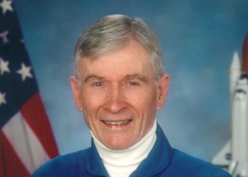 Muere el astronauta John Young, el noveno hombre en pisar la Luna