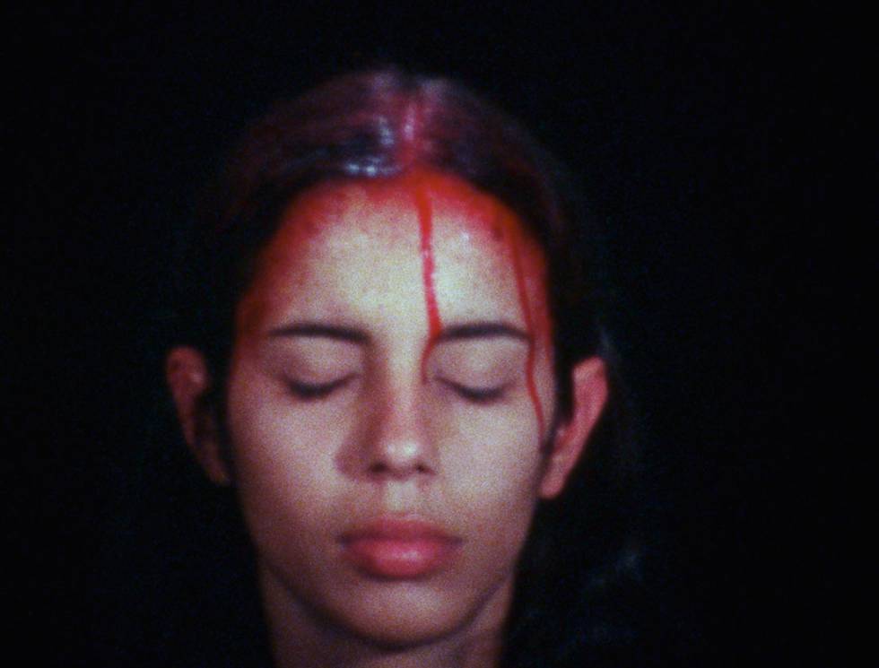 'Sweating Blood' (1973), vídeo de Ana Mendieta. © The Estate of Ana Mendieta Collection, LLC. Courtesy Galerie Lelong, New York.
