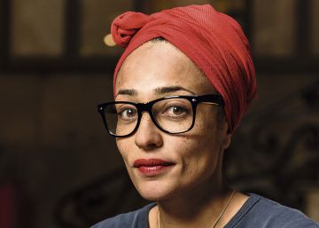 Zadie Smith, la escritora que mira a los ‘millennials’ con ojos desorbitados Zadie Smith, la escritora que mira a los ‘millennials’ con ojos desorbitados