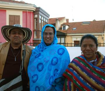 Los tres activistas que permanecerán seis meses en País Vasco.