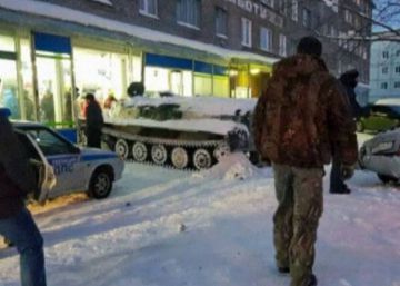 Alunizaje con un tanque para robar una botella de vino