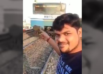Un hombre es atropellado por un tren al intentar hacerse un ‘selfie’ con él