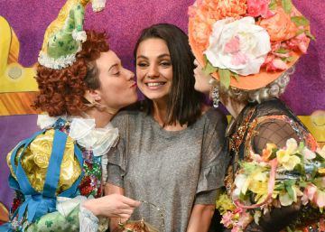 Mila Kunis y otros famosos honrados por la escuela de teatro de Harvard
