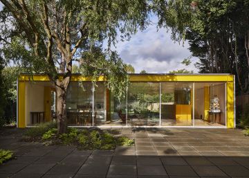 Una casa de estética industrial a las afueras de Londres
