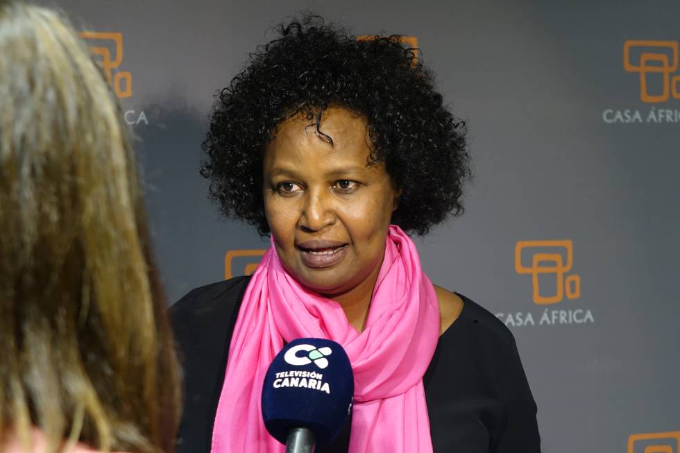 Asha Ismail atiende a los medios de comunicación en Casa África.