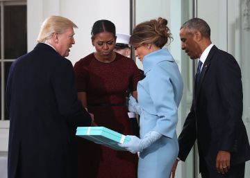 Lo que escondía la caja que Melania Trump regaló a Michelle Obama