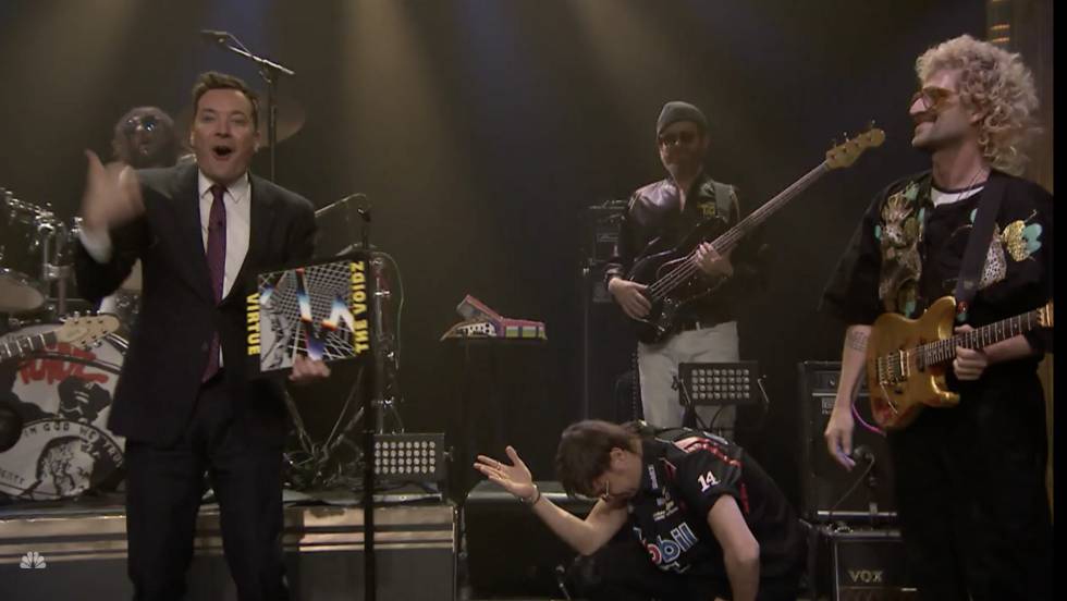 El cantante de The Strokes regresa en el show de Jimmy Fallon